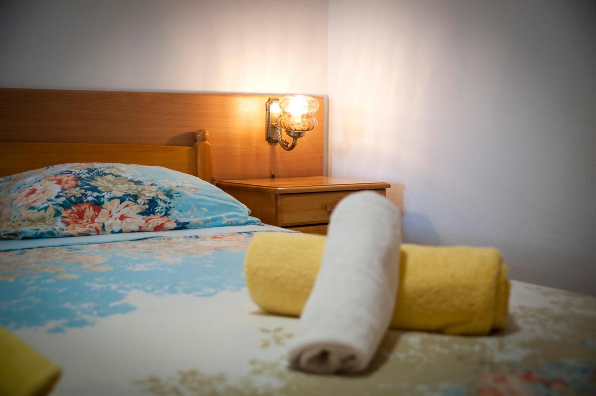Luna Tsuki Two Aparthotel โรวีน ภายนอก รูปภาพ